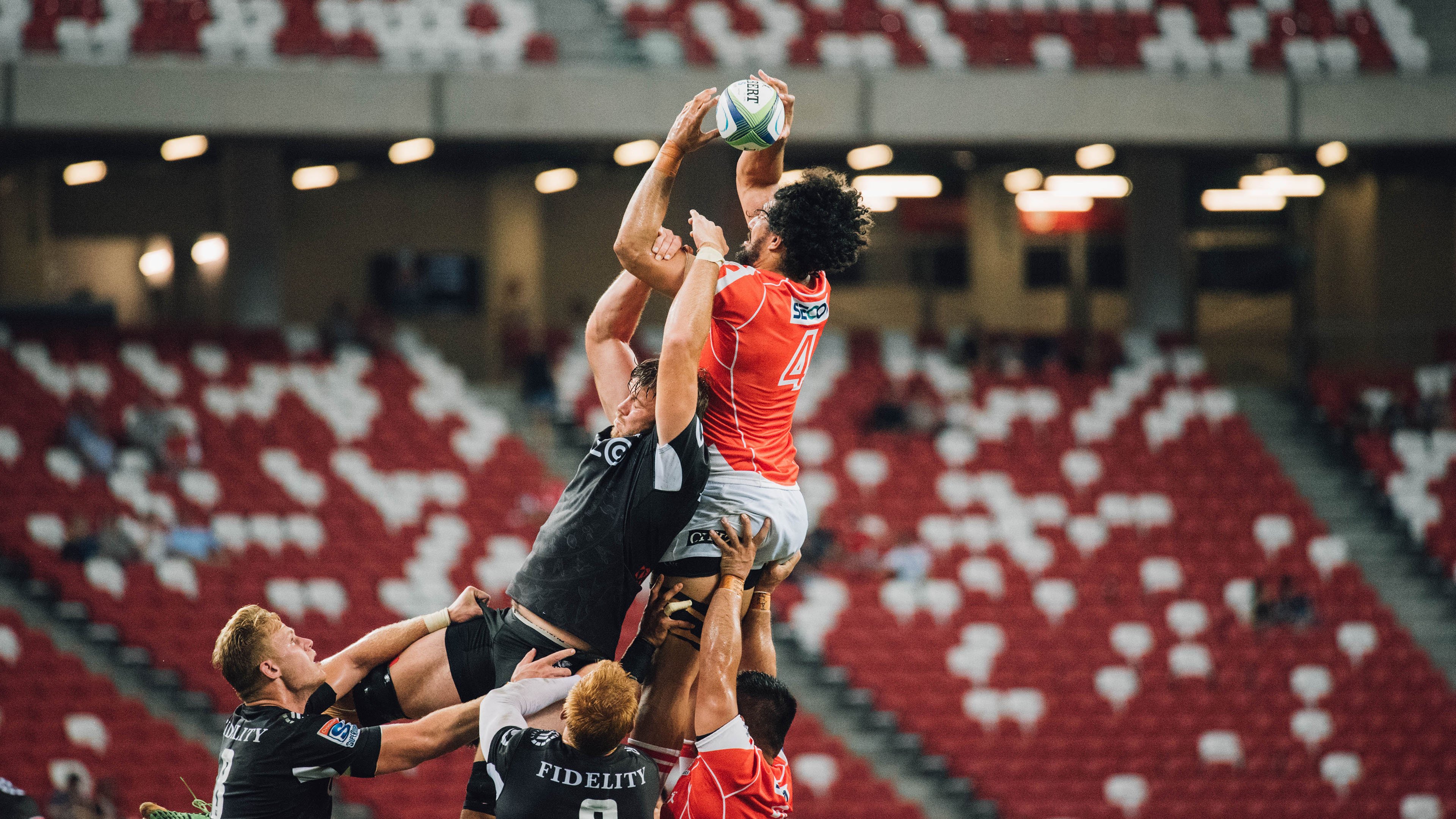 跨越东西的鹰王传说，米切尔踏平吉林之夜，德甲争冠战上演王者接管